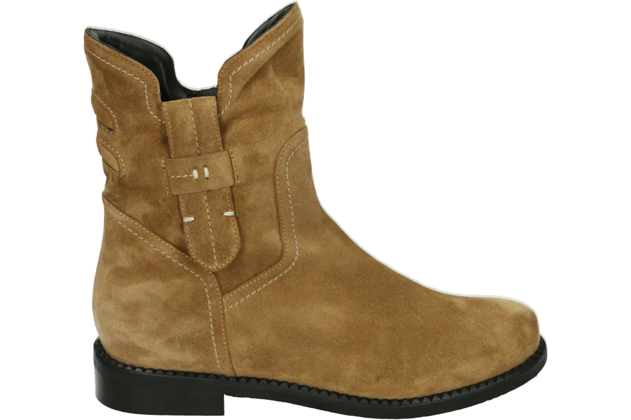 Donna Carolina 56.428.316 332.15.043