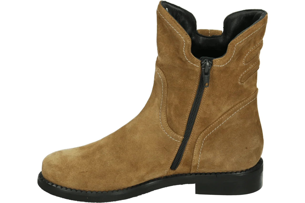 Donna Carolina 56.428.316 332.15.043